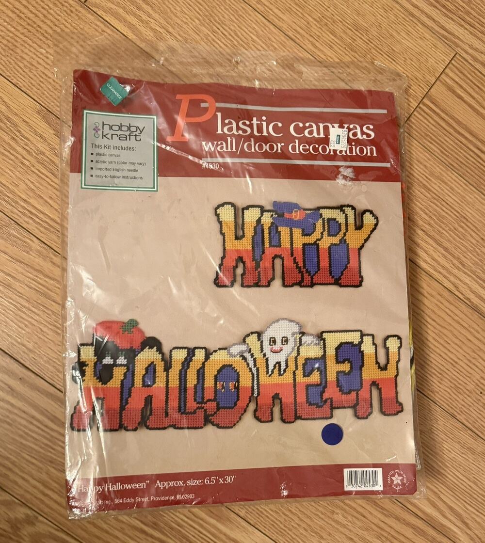 Vintage HAPPY HALLOWEEN Plastic Canvas Yarn Needlepoint Kit NEW 3955/67